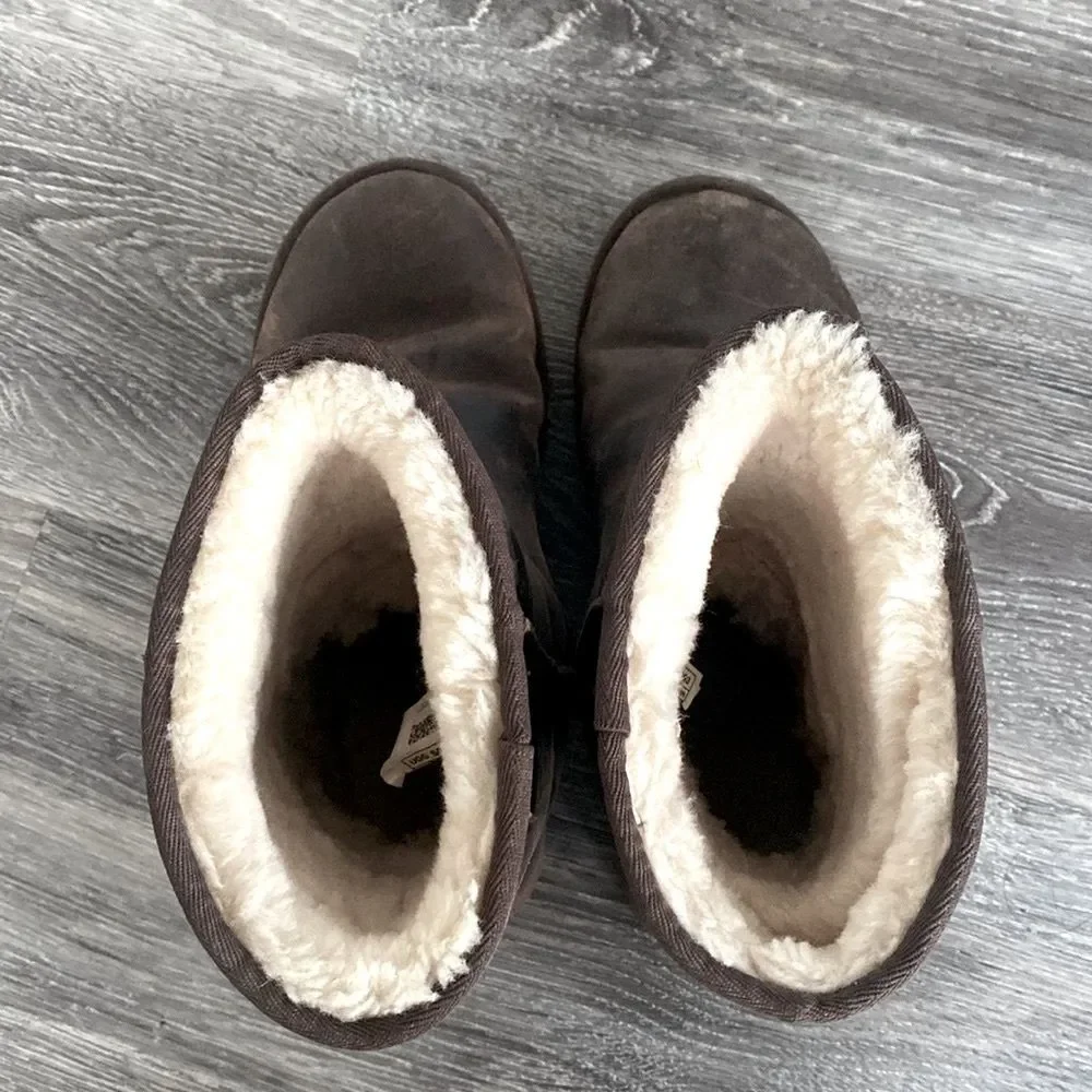 UGG CLASSIC SHORT HARD LEATHER BROWN WINTER WEATHER BOOTS sz 9 Boho Cottagecore